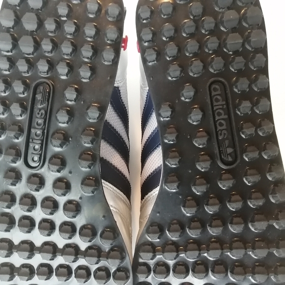 BNWOT Adidas LA Trainer metallic silver - Picture 9 of 10